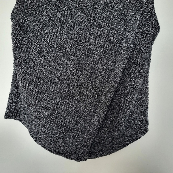 Banana Republic Black and White Knit Ribbed Sweater-Vest - Picture 7 of 9